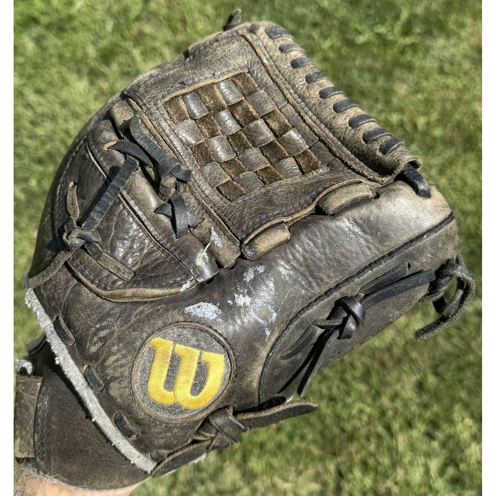 Wilson A500 12 Girls Fastpitch Softball Glove RHT Basket-Web Leather 5-Finger